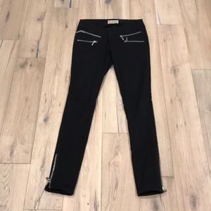 Michael Kors’ zip black pants never wore.